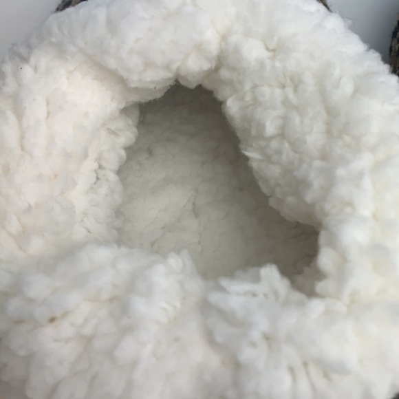 Plush Lined Cheetah Print Slippers - Picture 8 of 8